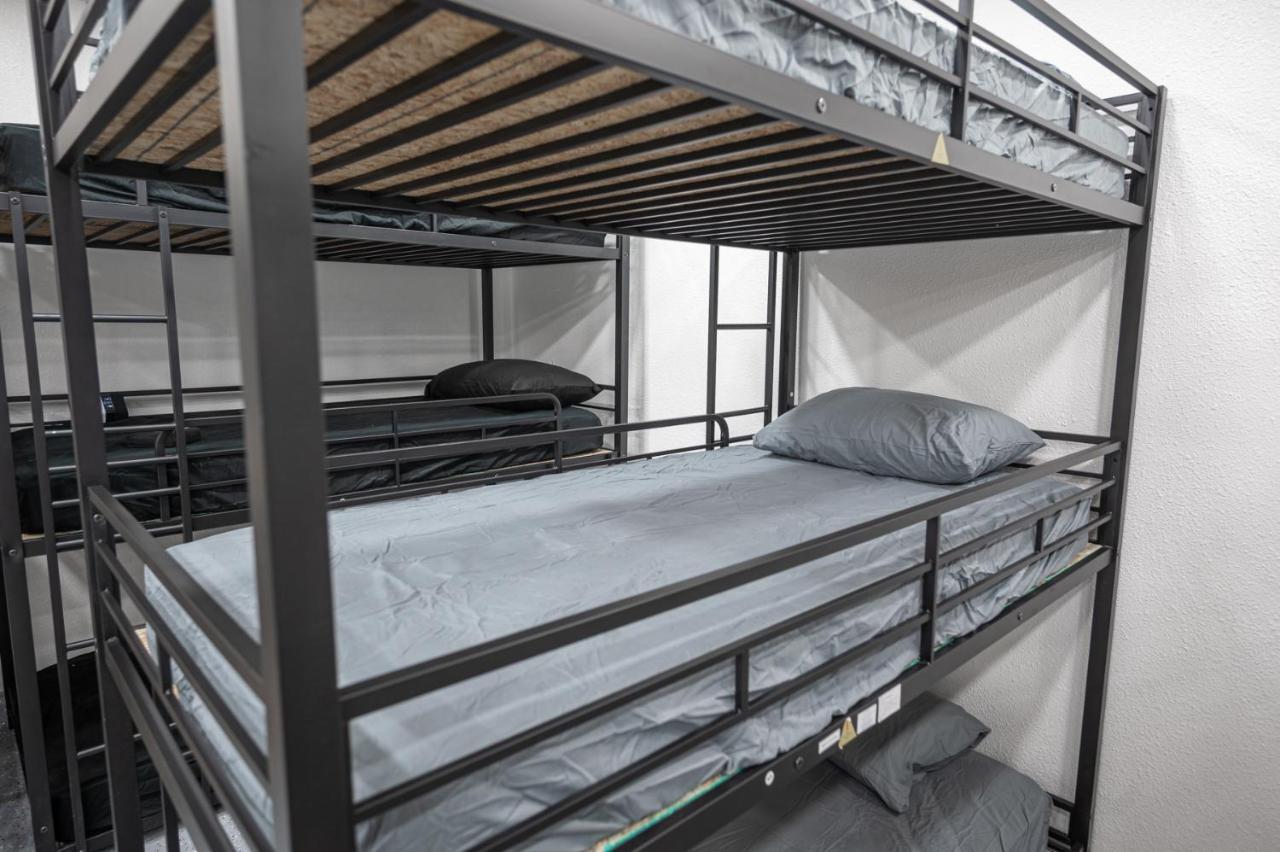 Free Airport & Strip Shuttle, & Bfast! Hostel Las Vegas Exterior photo